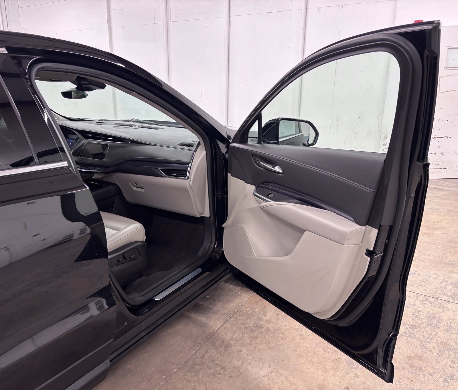 Used 2023 Cadillac XT4 Luxury FWD image 17