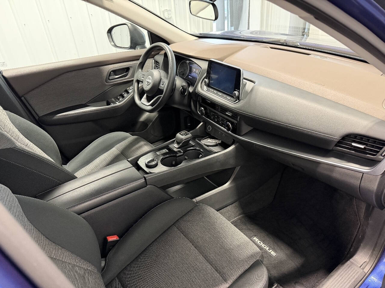 Used 2022 Nissan Rogue S AWD/4WD image 17