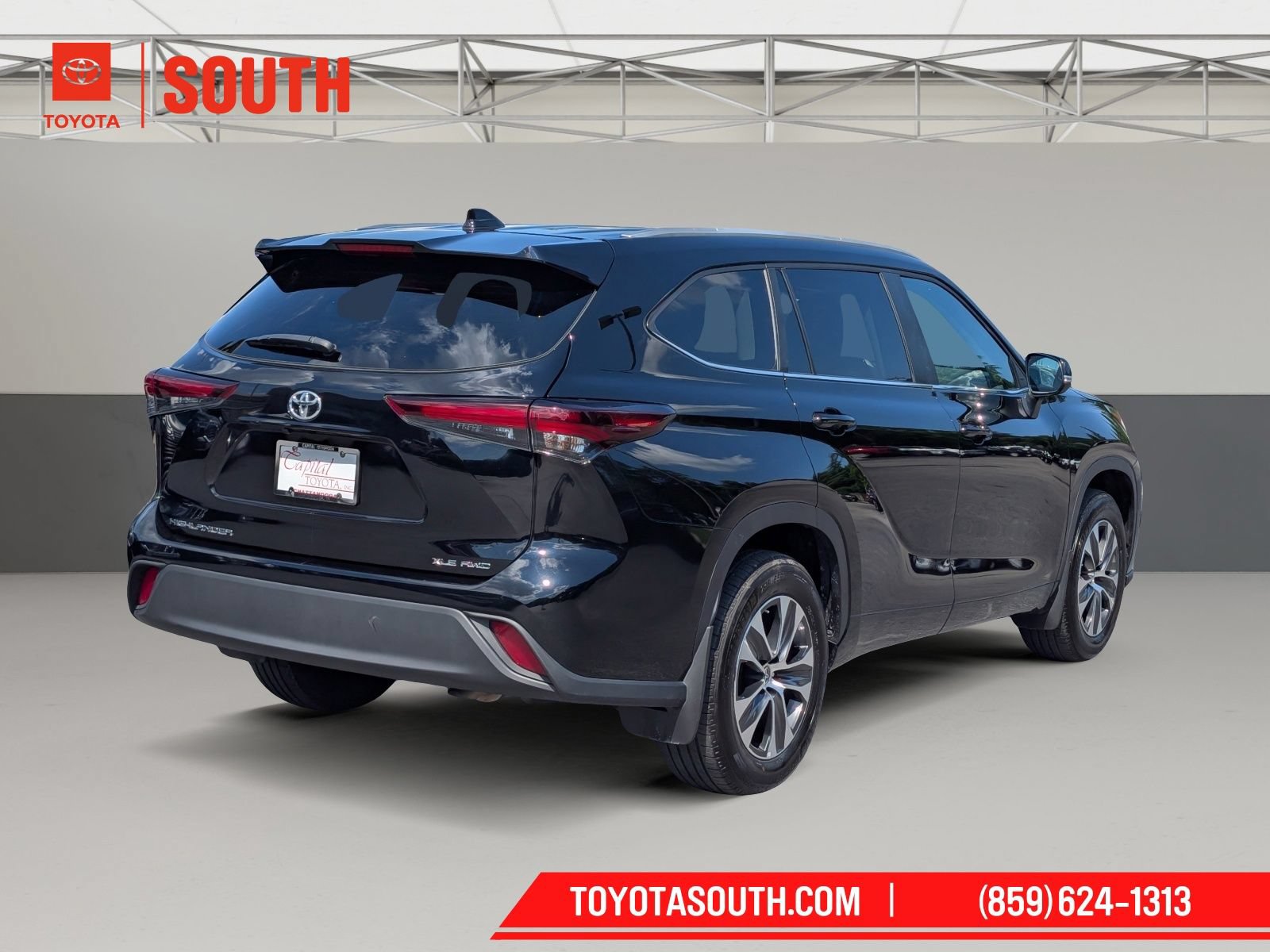 Used 2025 Toyota Highlander XLE AWD/4WD image 6