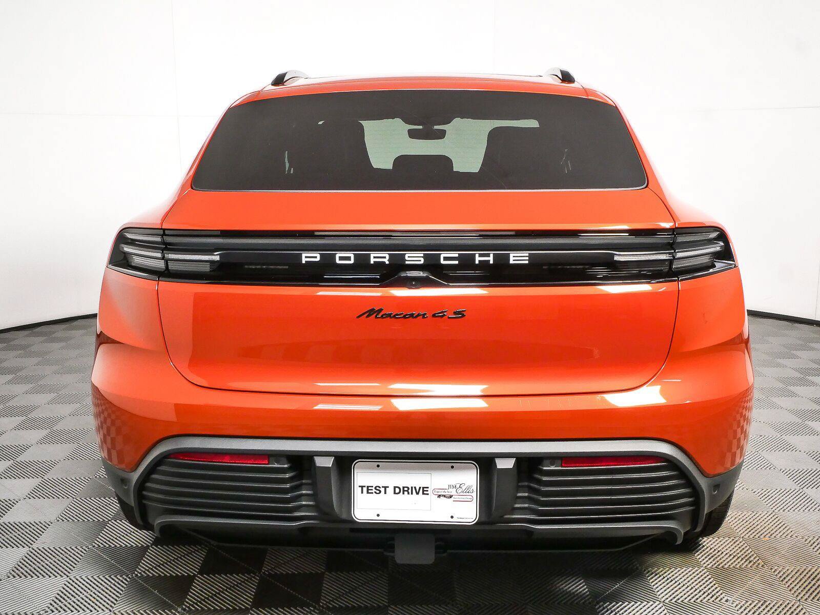 Certified 2025 Porsche Macan 4S Electric AWD/4WD image 32