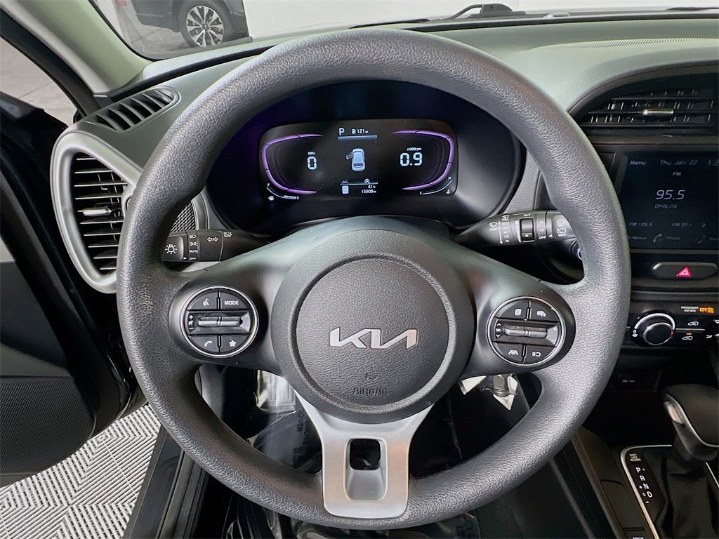 Used 2023 Kia Soul LX w/ LX Technology Package image 11