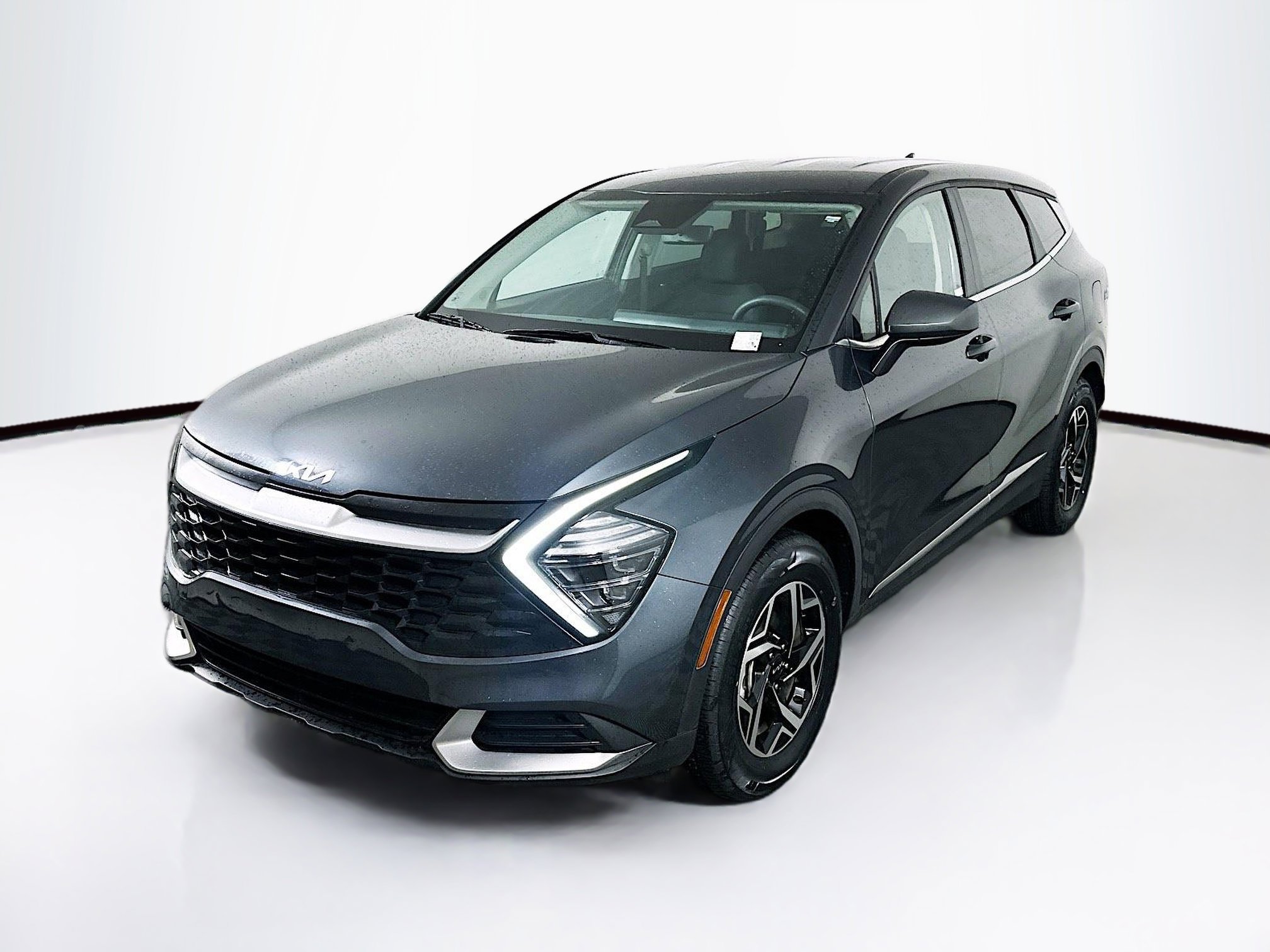 Used 2025 Kia Sportage LX image 3