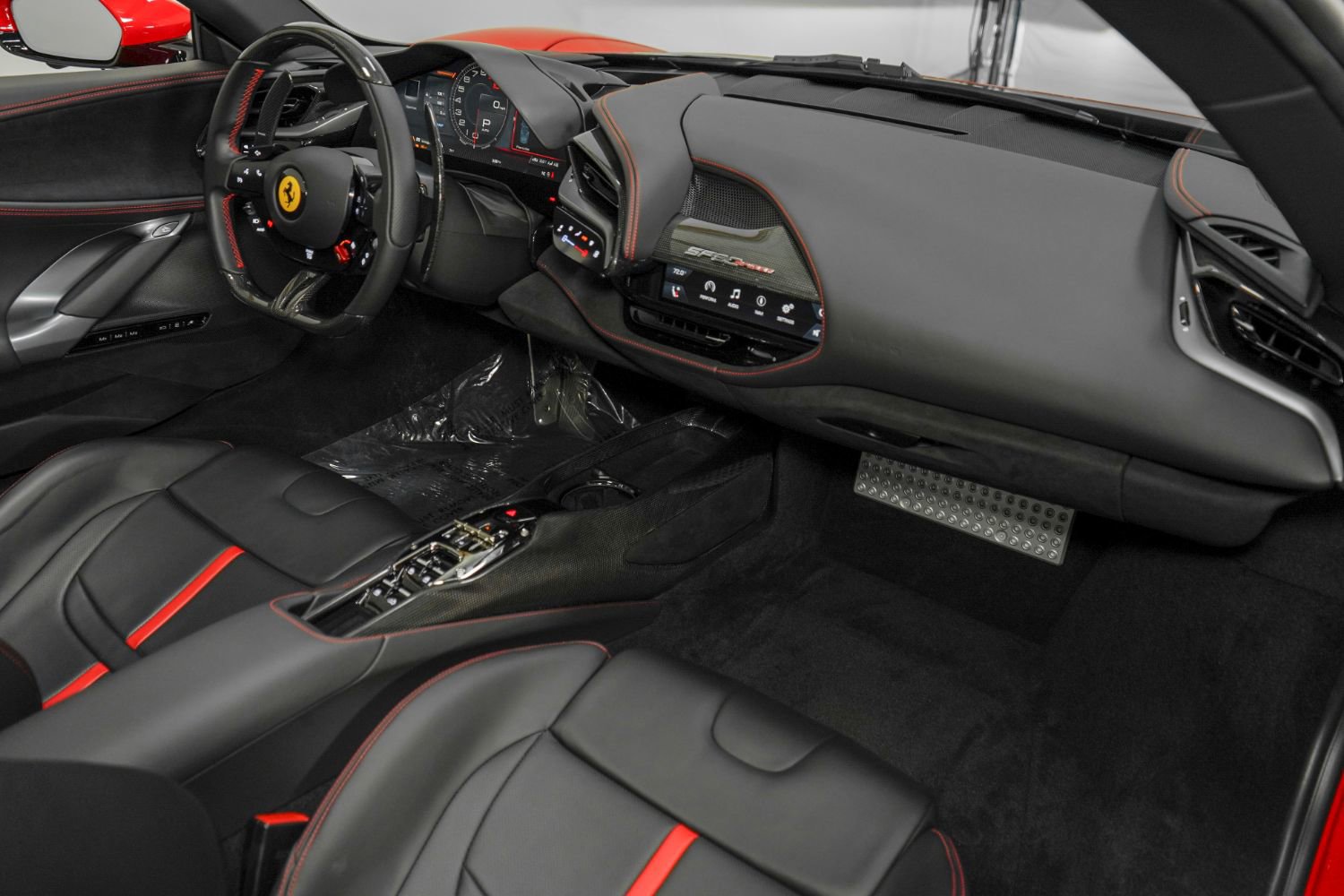 Used 2022 Ferrari SF90 Spider image 32