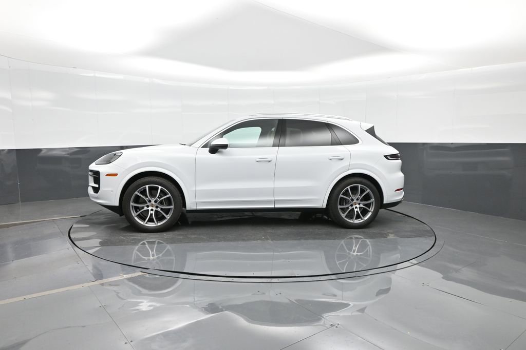 Certified 2025 Porsche Cayenne image 2