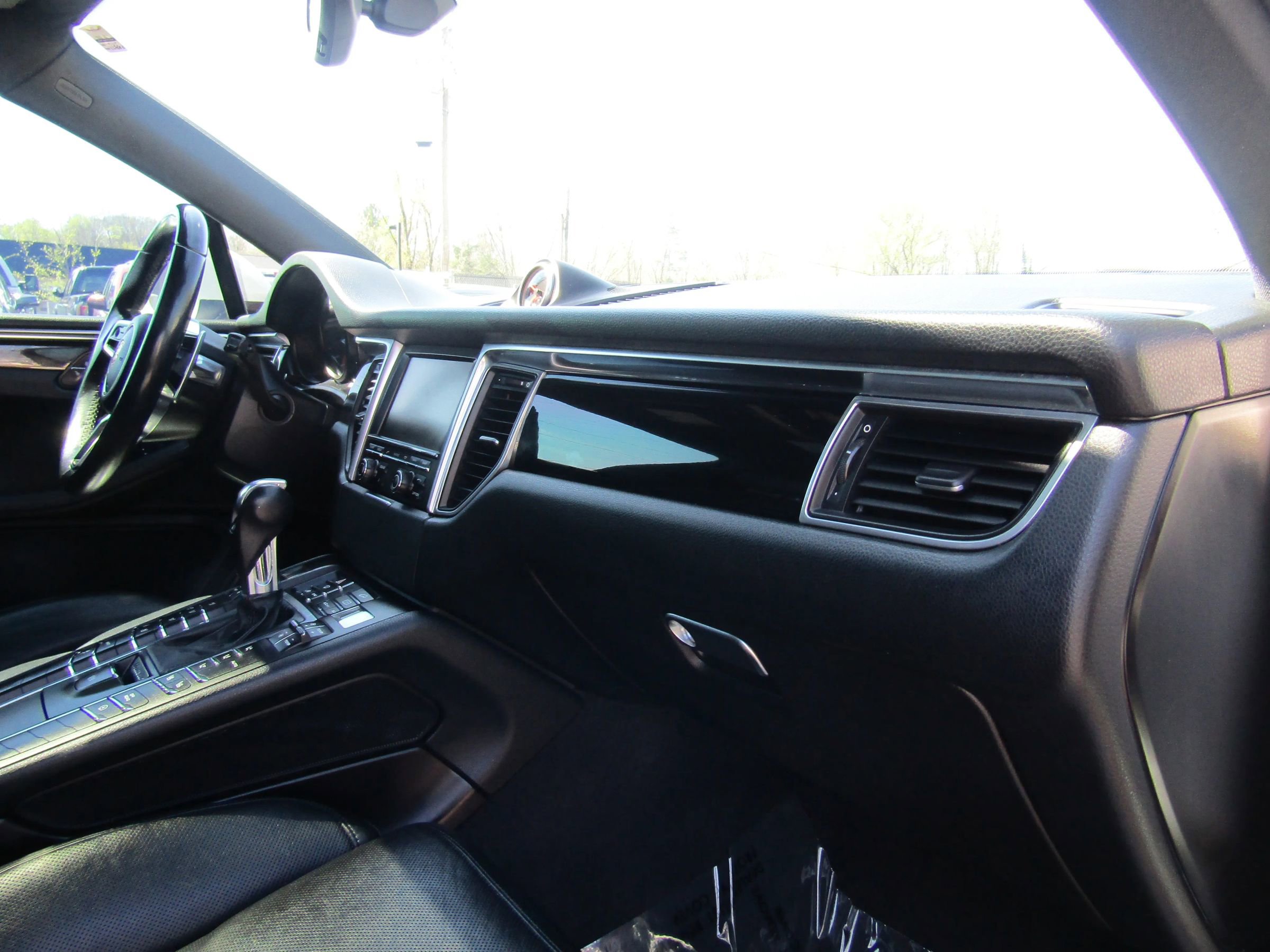 Used 2015 Porsche Macan S w/ Premium Package Plus image 17