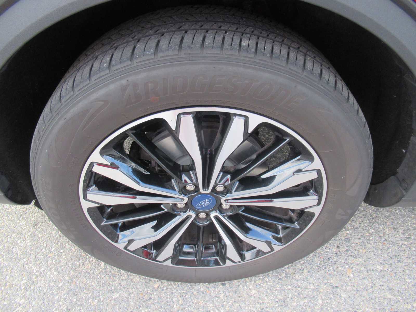 Used 2022 Ford Escape SE w/ SE Sport Appearance Package image 10