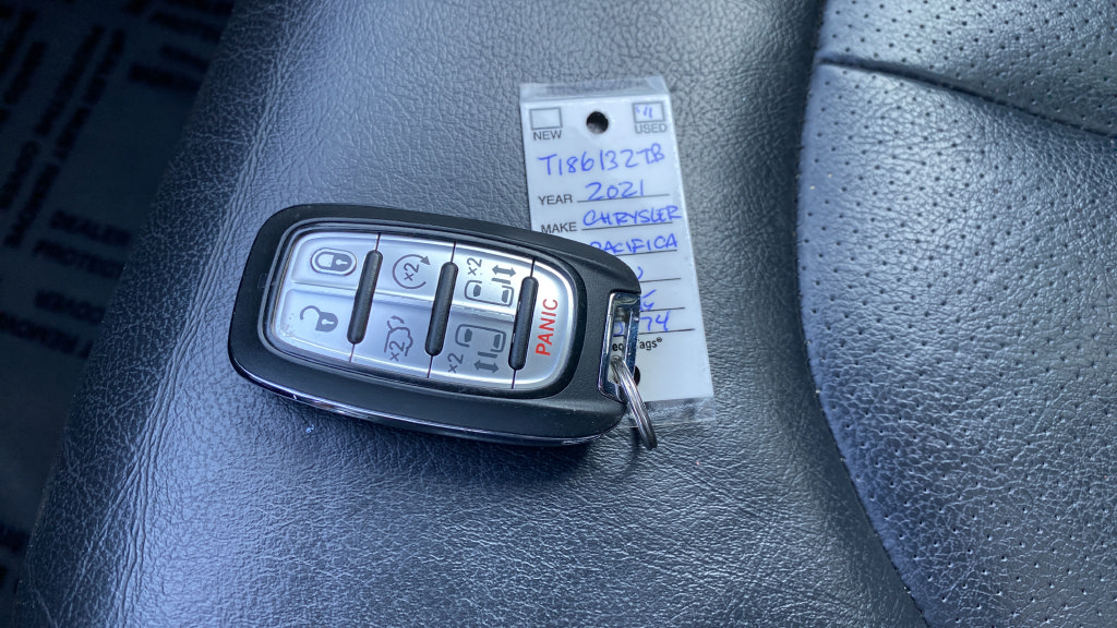 Used 2021 Chrysler Pacifica Touring-L w/ Uconnect Theater Family Group AWD/4WD image 21