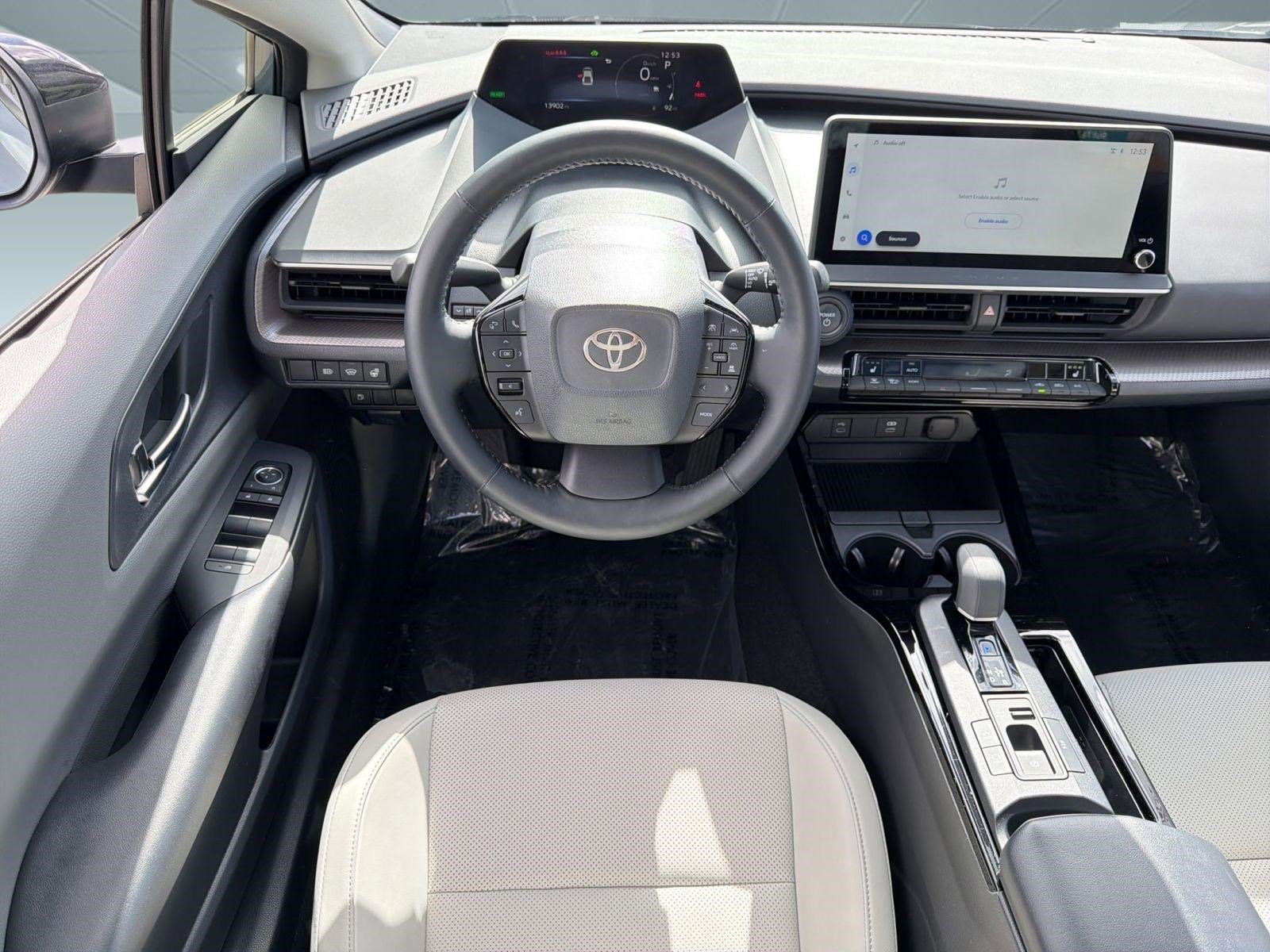 Used 2025 Toyota Prius XLE image 28