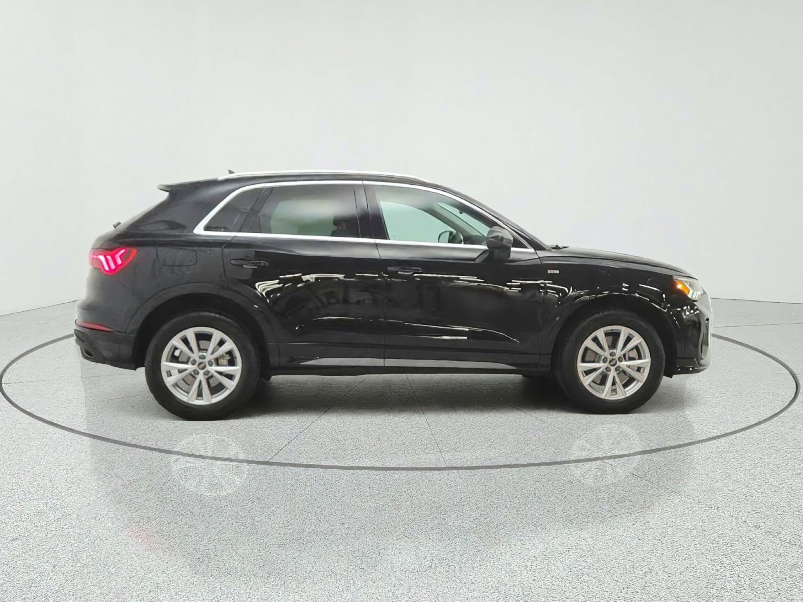 Used 2024 Audi Q3 2.0T Premium AWD/4WD image 4