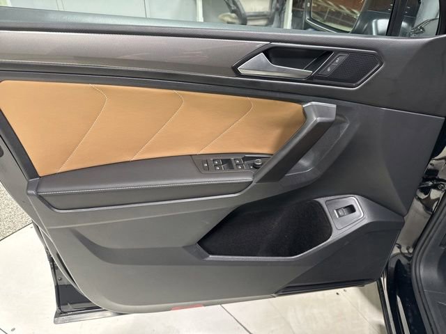 Used 2023 Volkswagen Tiguan SE w/ Panoramic Sunroof Package FWD image 11