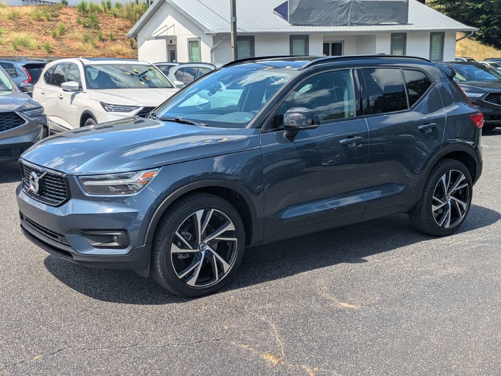 Used 2022 Volvo XC40 T5 R-Design w/ Climate Package AWD/4WD image 2