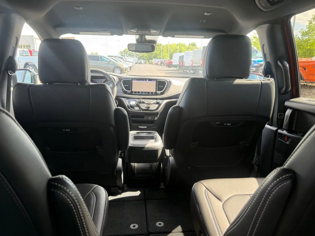 New 2027 Chrysler Pacifica Select FWD image 44