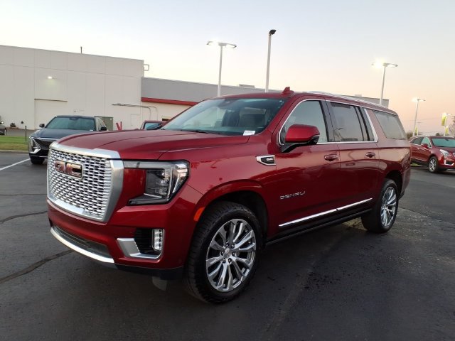 Used 2024 GMC Yukon XL Denali w/ Advanced Technology Package AWD/4WD image 11