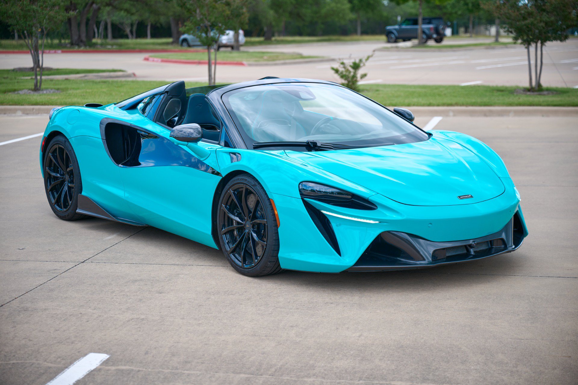 Used 2025 McLaren Artura Spider RWD image 75