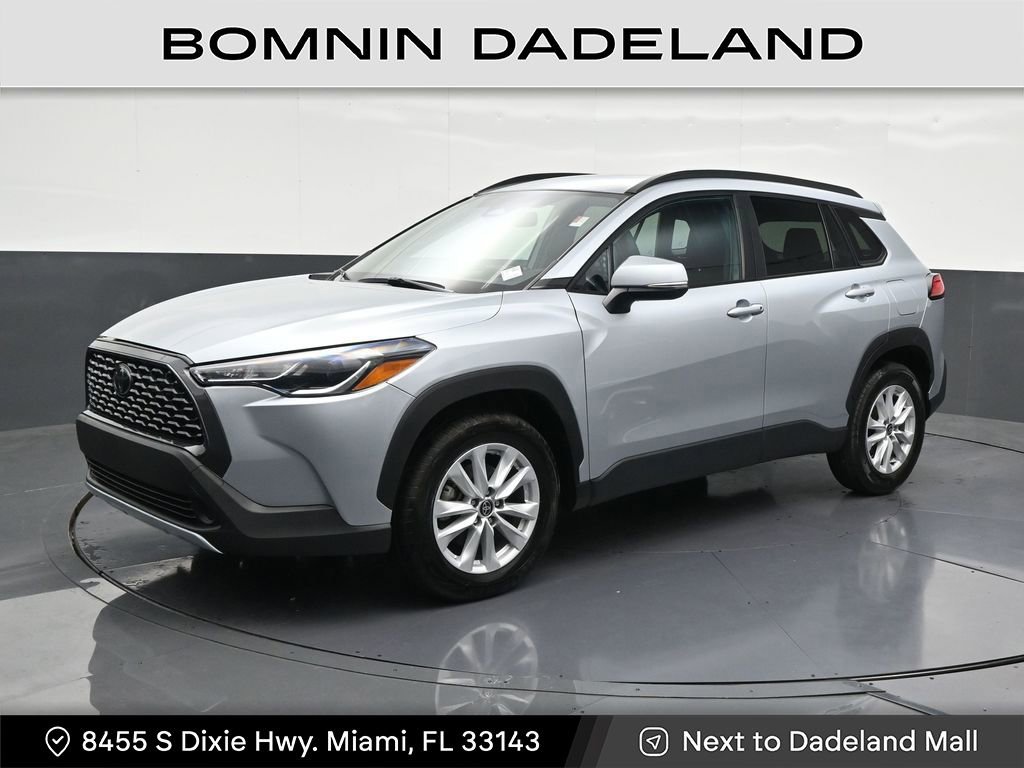 Used 2024 Toyota Corolla Cross LE image 1