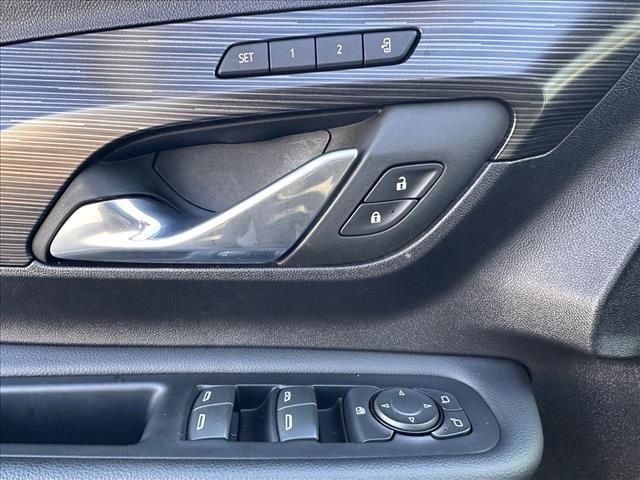 Used 2024 GMC Terrain SLT image 23