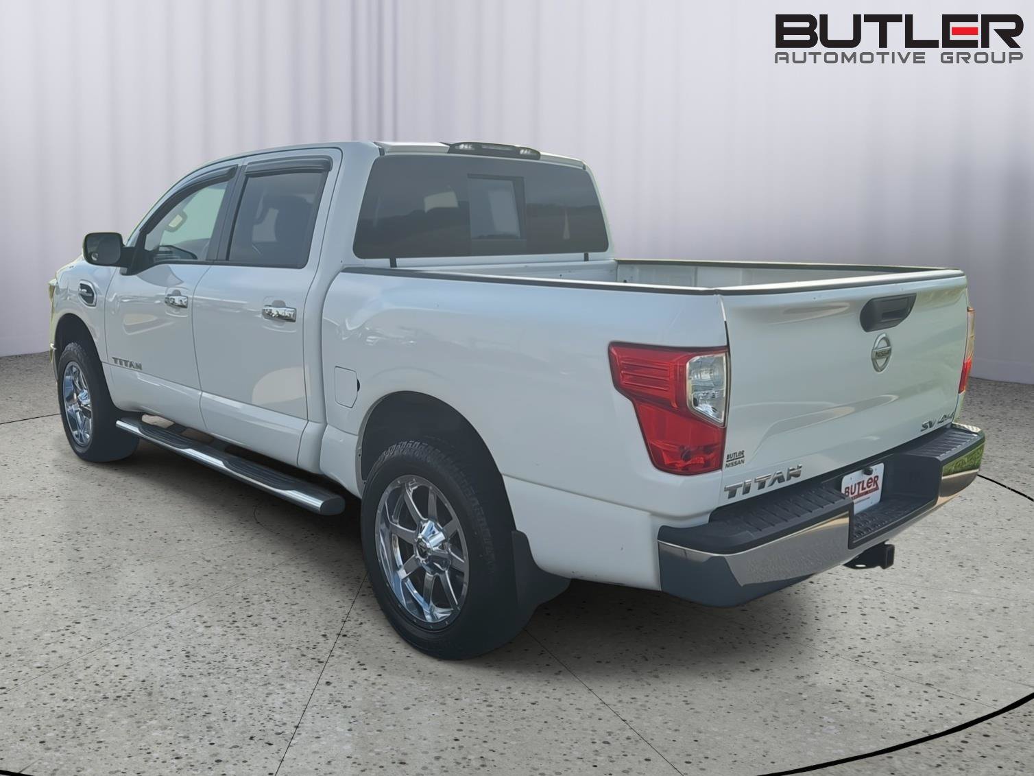 Used 2017 Nissan Titan SV AWD/4WD image 4