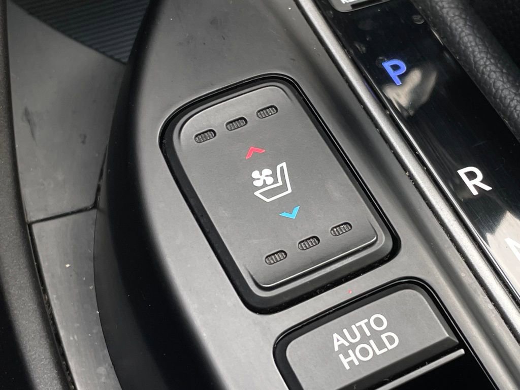 Used 2017 Hyundai Santa Fe Limited AWD/4WD image 18