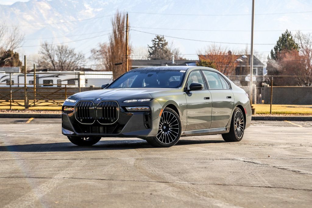 Used 2025 BMW 760i xDrive w/ Executive Package AWD/4WD image 1