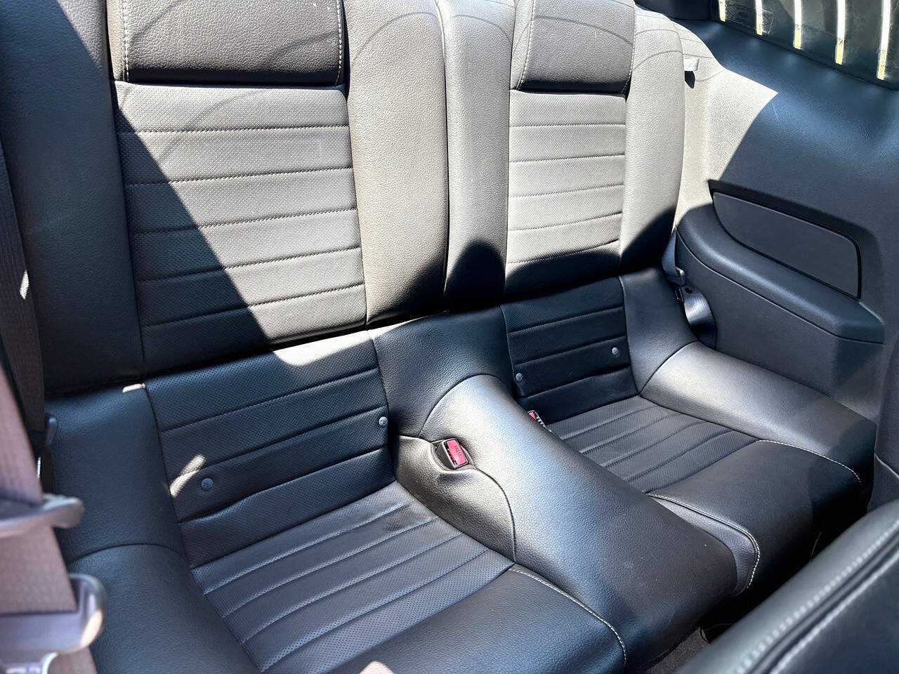 Used 2010 Ford Mustang GT Premium RWD image 16
