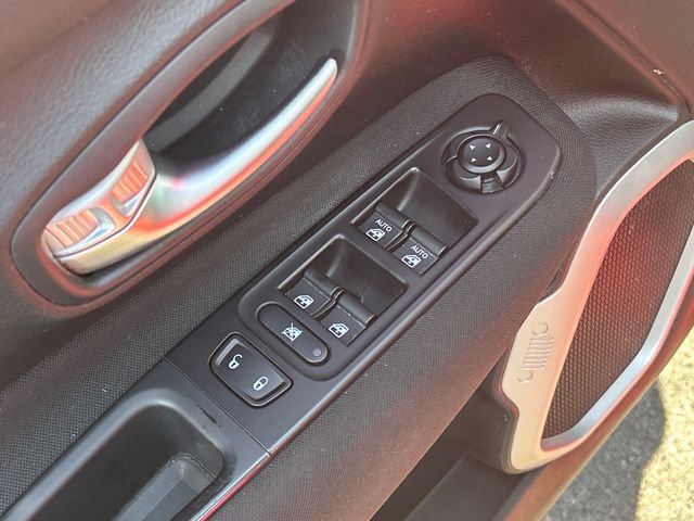 Used 2021 Jeep Renegade Latitude image 12