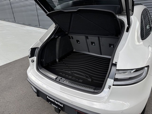 New 2026 Porsche Macan Turbo image 35