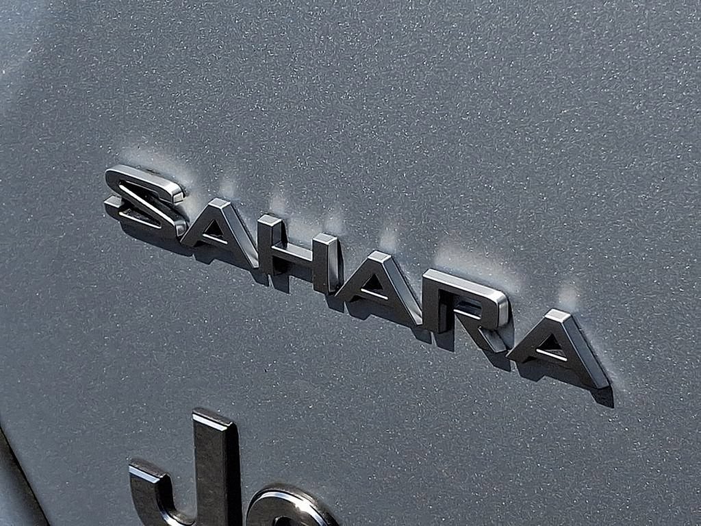 Used 2022 Jeep Wrangler Unlimited Sahara w/ Cold Weather Group AWD/4WD image 34