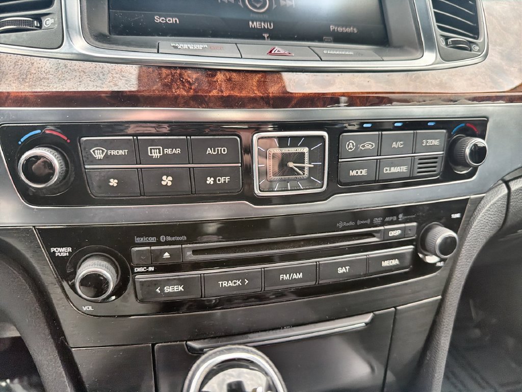 Used 2015 Hyundai Equus Ultimate RWD image 17