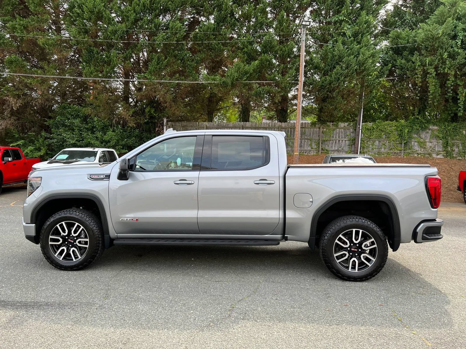 Used 2024 GMC Sierra 1500 AT4 w/ AT4 Premium Package AWD/4WD image 6