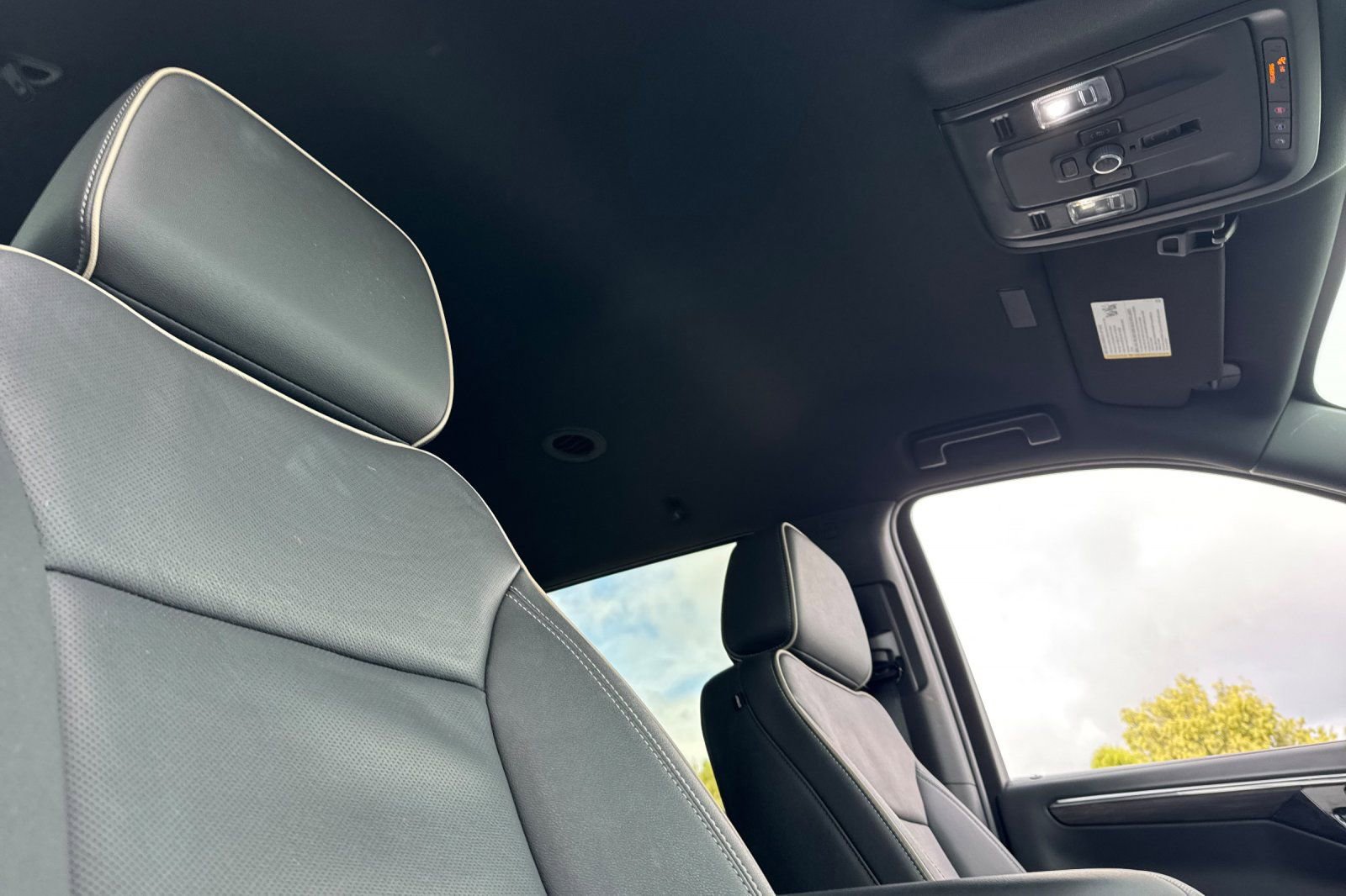 Used 2025 Chevrolet Tahoe Premier image 18