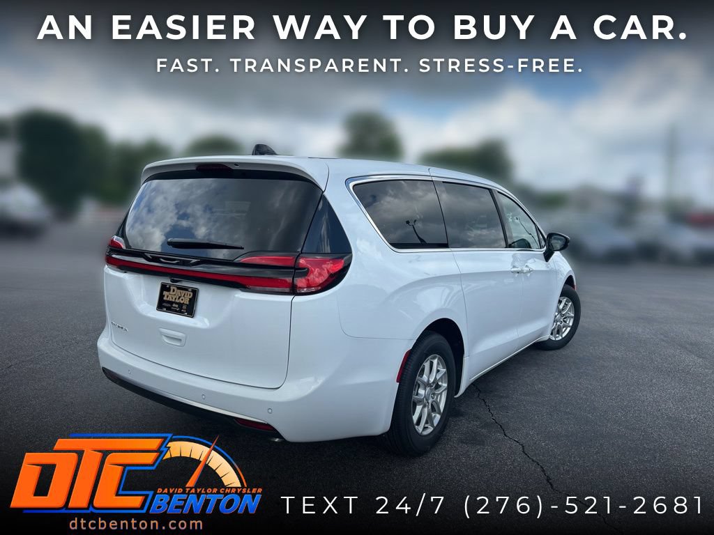 New 2027 Chrysler Pacifica Select FWD image 3
