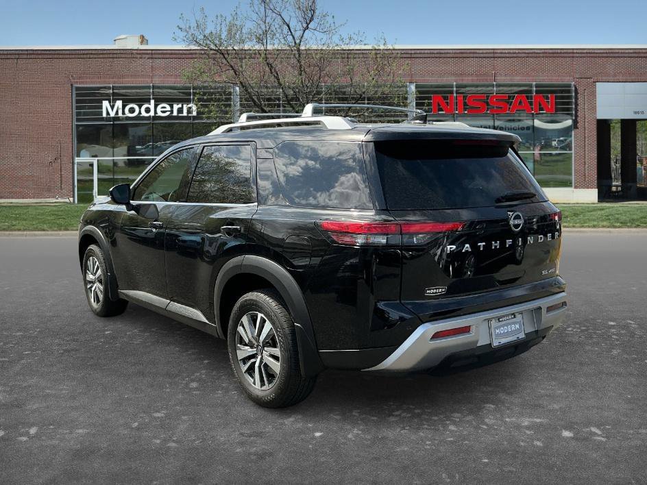 Certified 2025 Nissan Pathfinder SL image 2