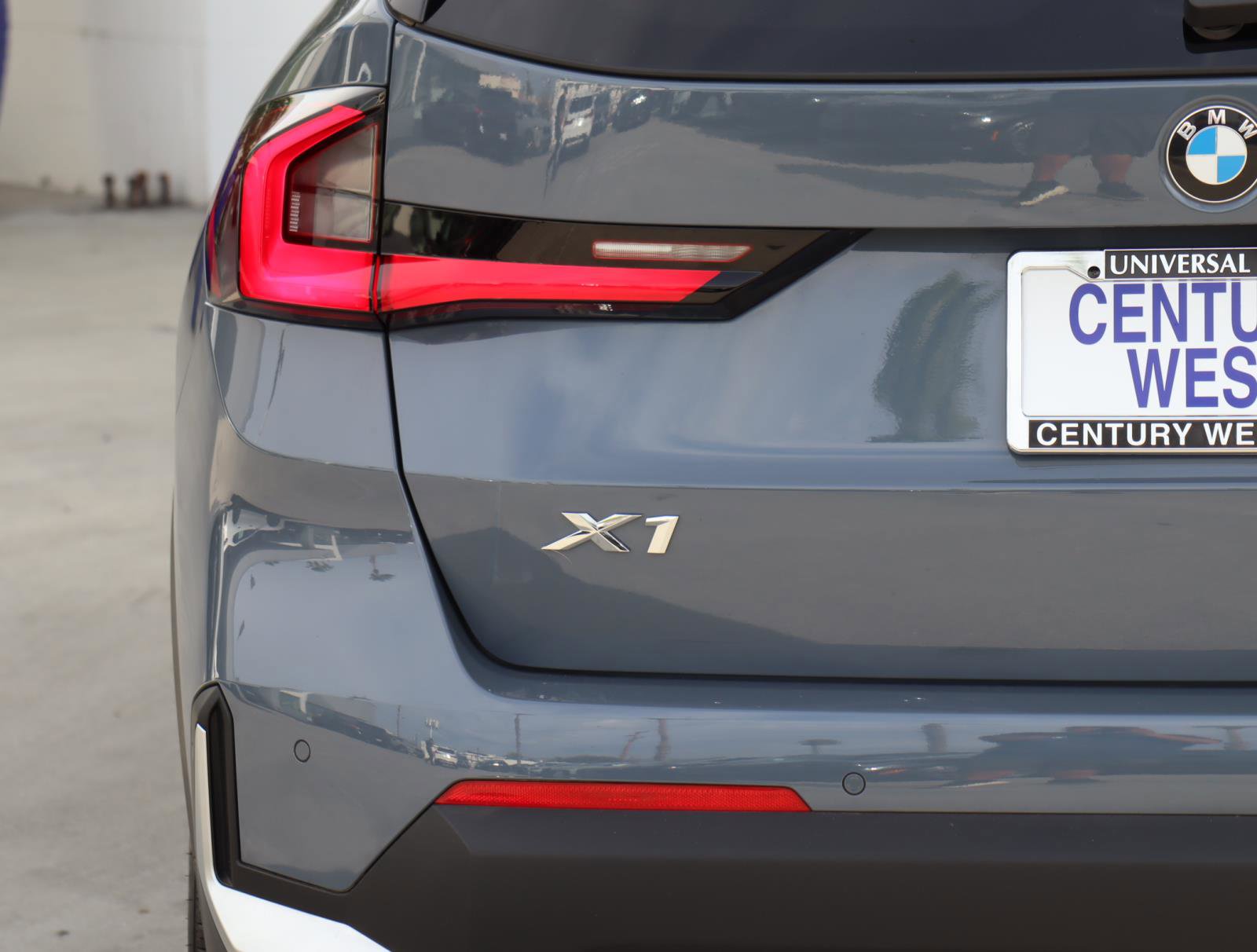 Used 2023 BMW X1 xDrive28i w/ Premium Package image 5