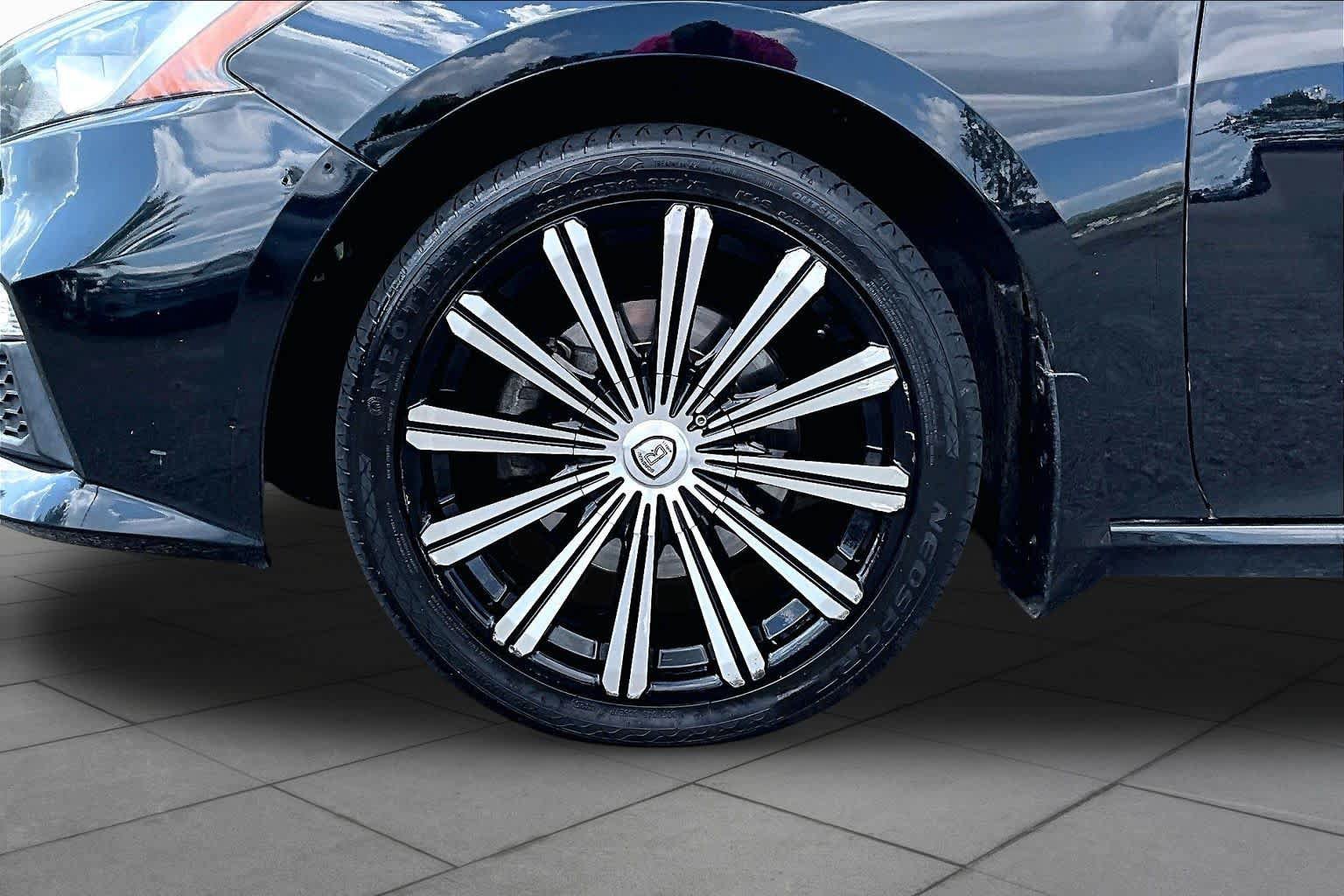 Used 2020 Nissan Altima 2.5 S FWD image 11