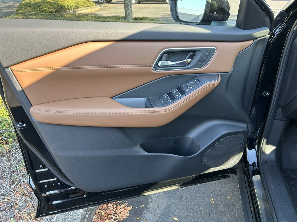 New 2026 Nissan Rogue Platinum image 9
