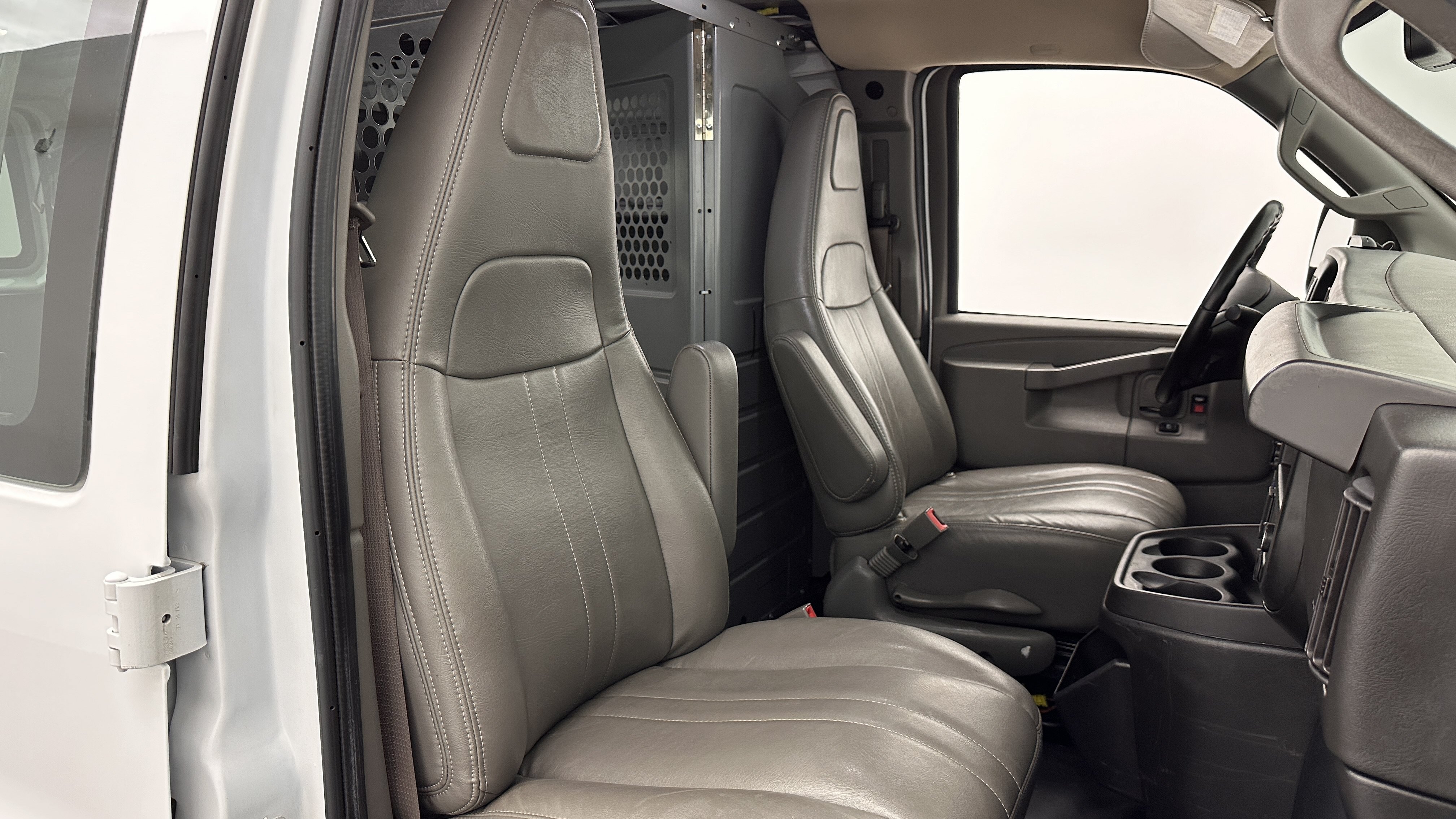 Used 2022 Chevrolet Express 2500 w/ Driver Convenience Package RWD image 29