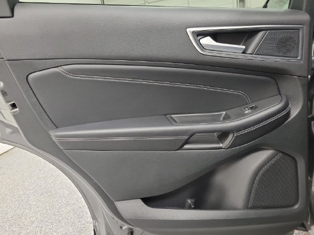 Certified 2024 Ford Edge Titanium AWD/4WD image 11