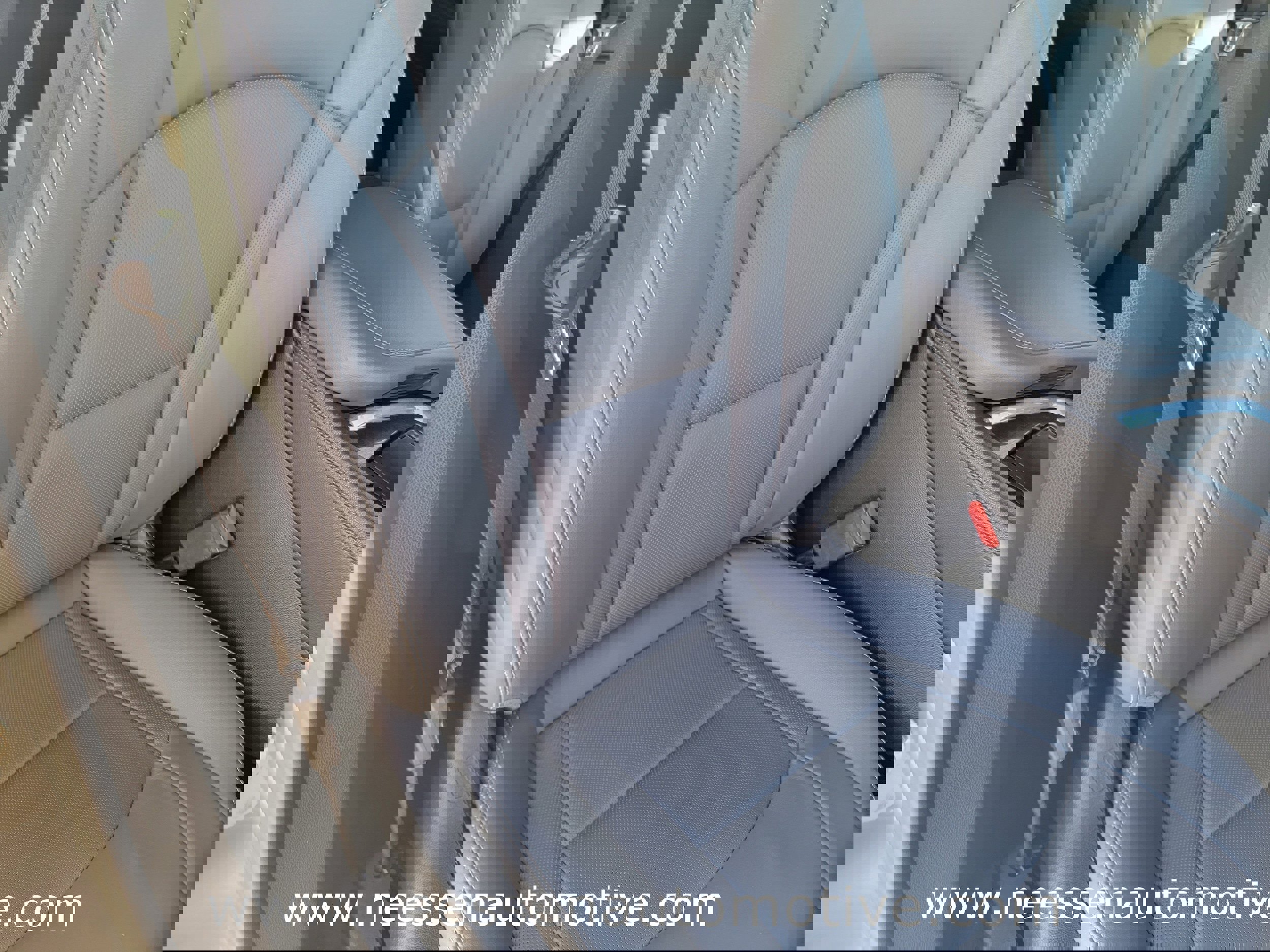 Used 2023 Buick Enclave Essence image 10