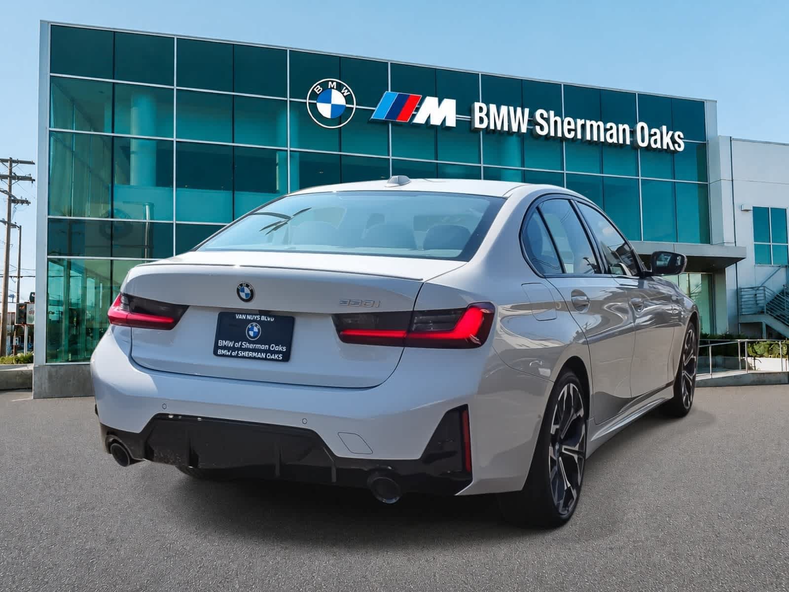 New 2026 BMW 330i Sedan w/ M Sport Package RWD image 4