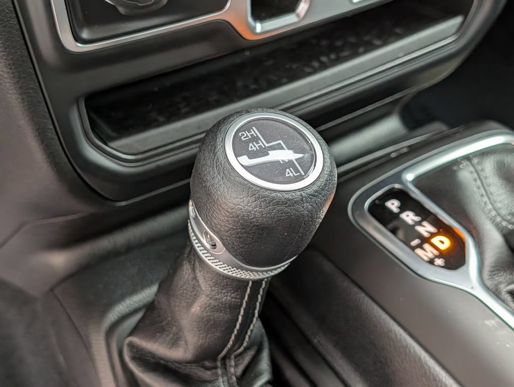 Used 2025 Jeep Gladiator Sport AWD/4WD image 24