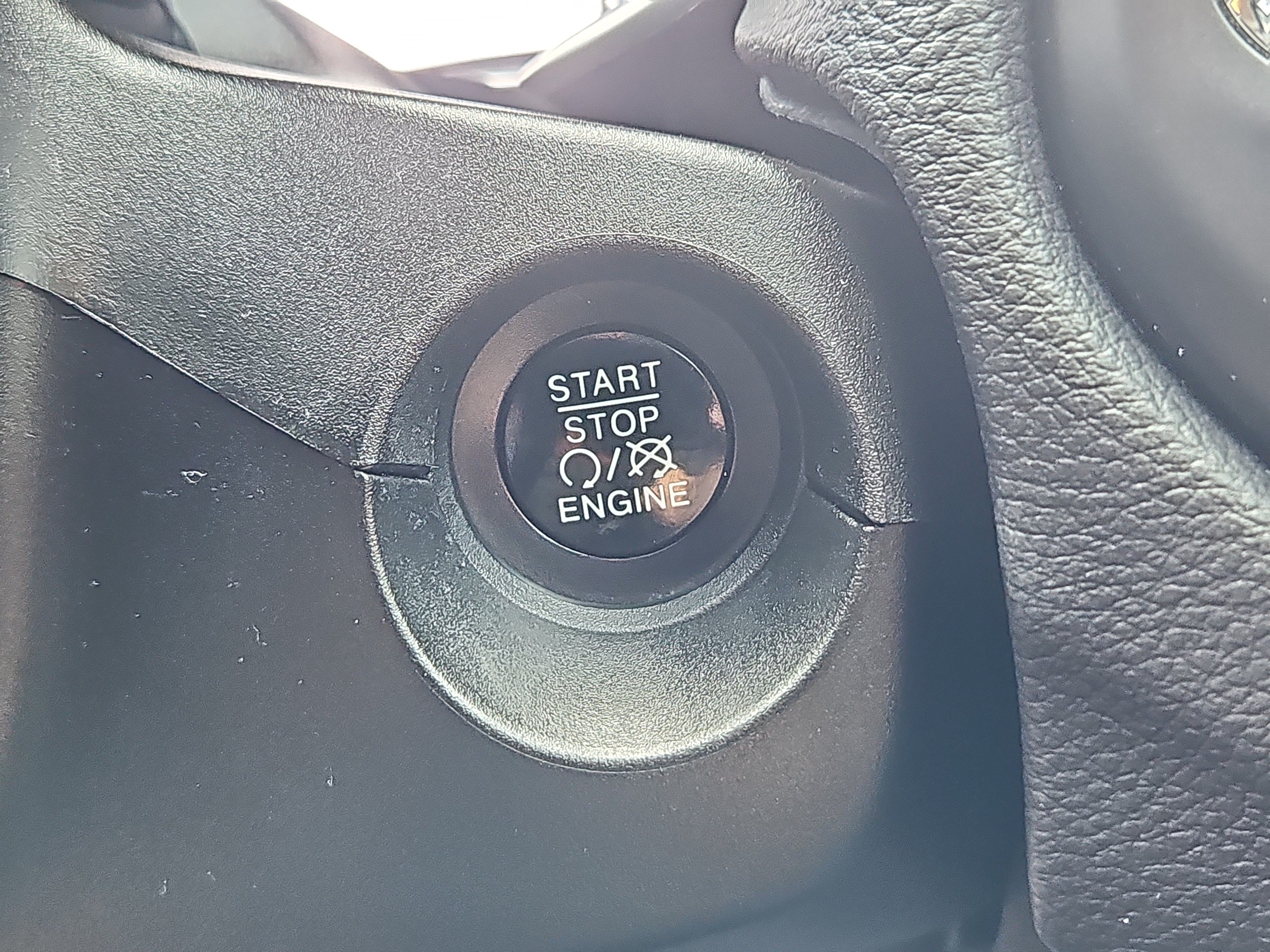 Used 2018 Jeep Compass Latitude w/ Cold Weather Group AWD/4WD image 17