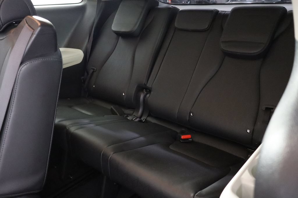 Used 2023 Kia Carnival LX FWD image 17