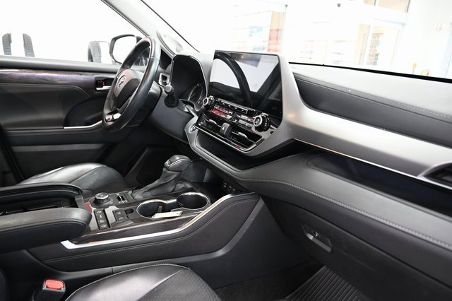 Used 2022 Toyota Highlander Platinum image 15