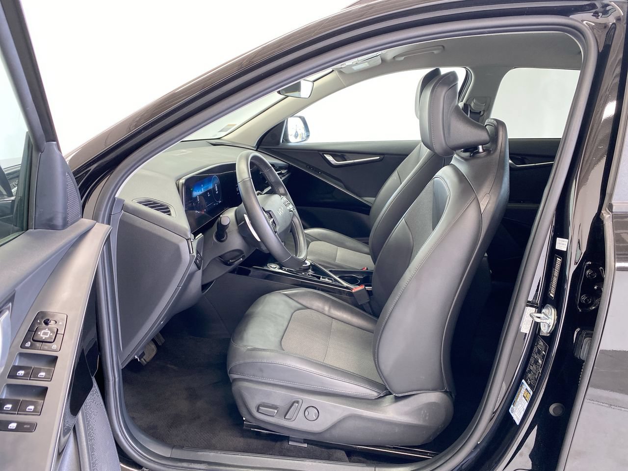 Certified 2023 Kia Niro Wind FWD image 16