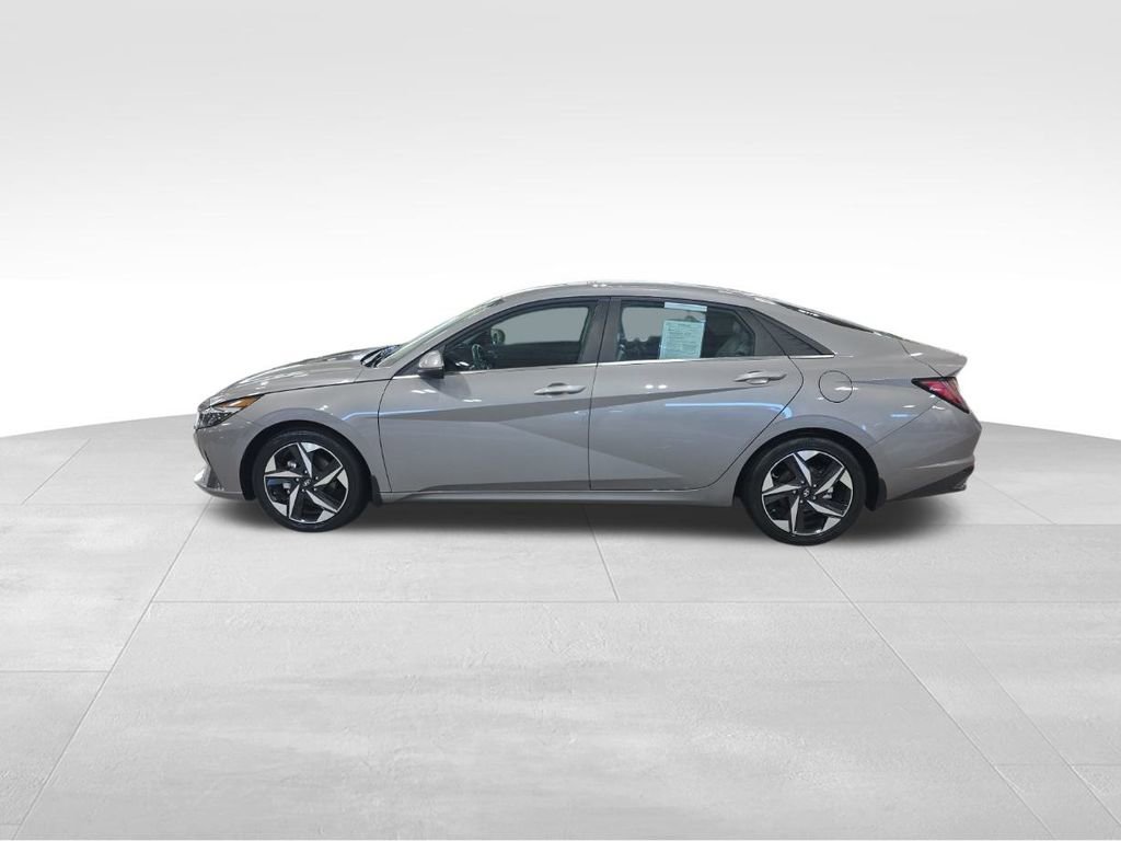 Used 2022 Hyundai Elantra Limited image 4