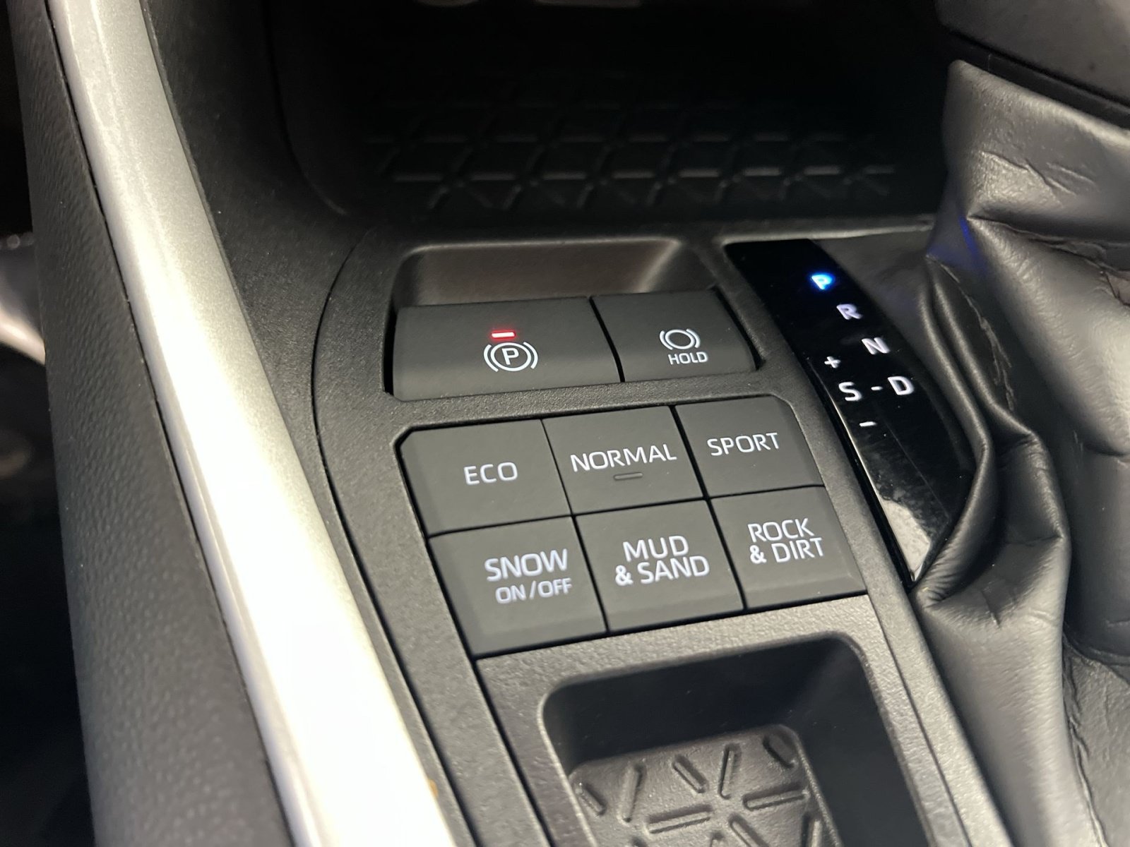 Used 2025 Toyota RAV4 LE AWD/4WD image 32