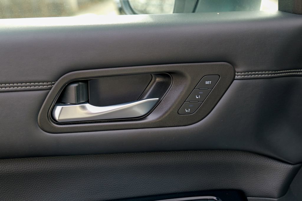 Used 2022 Nissan Pathfinder Platinum w/ Cargo Package image 17