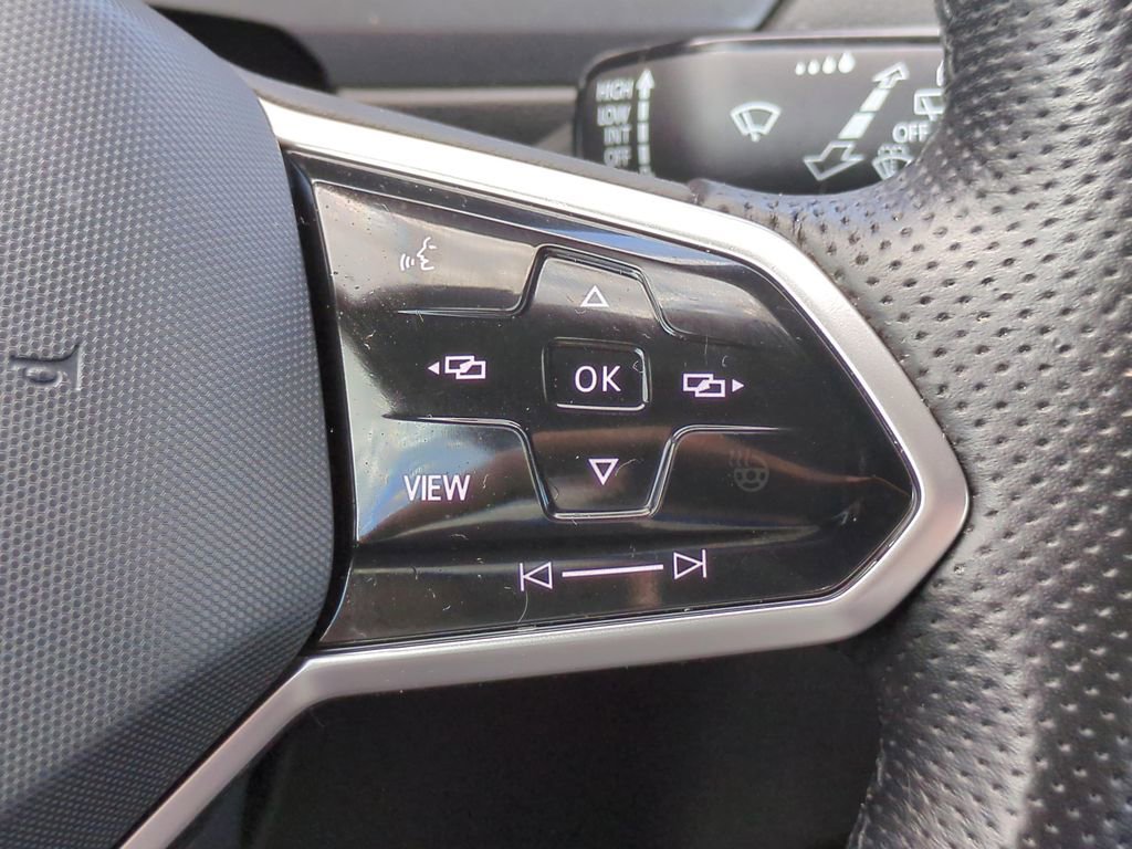 Used 2023 Volkswagen Tiguan SE R-Line AWD/4WD image 25