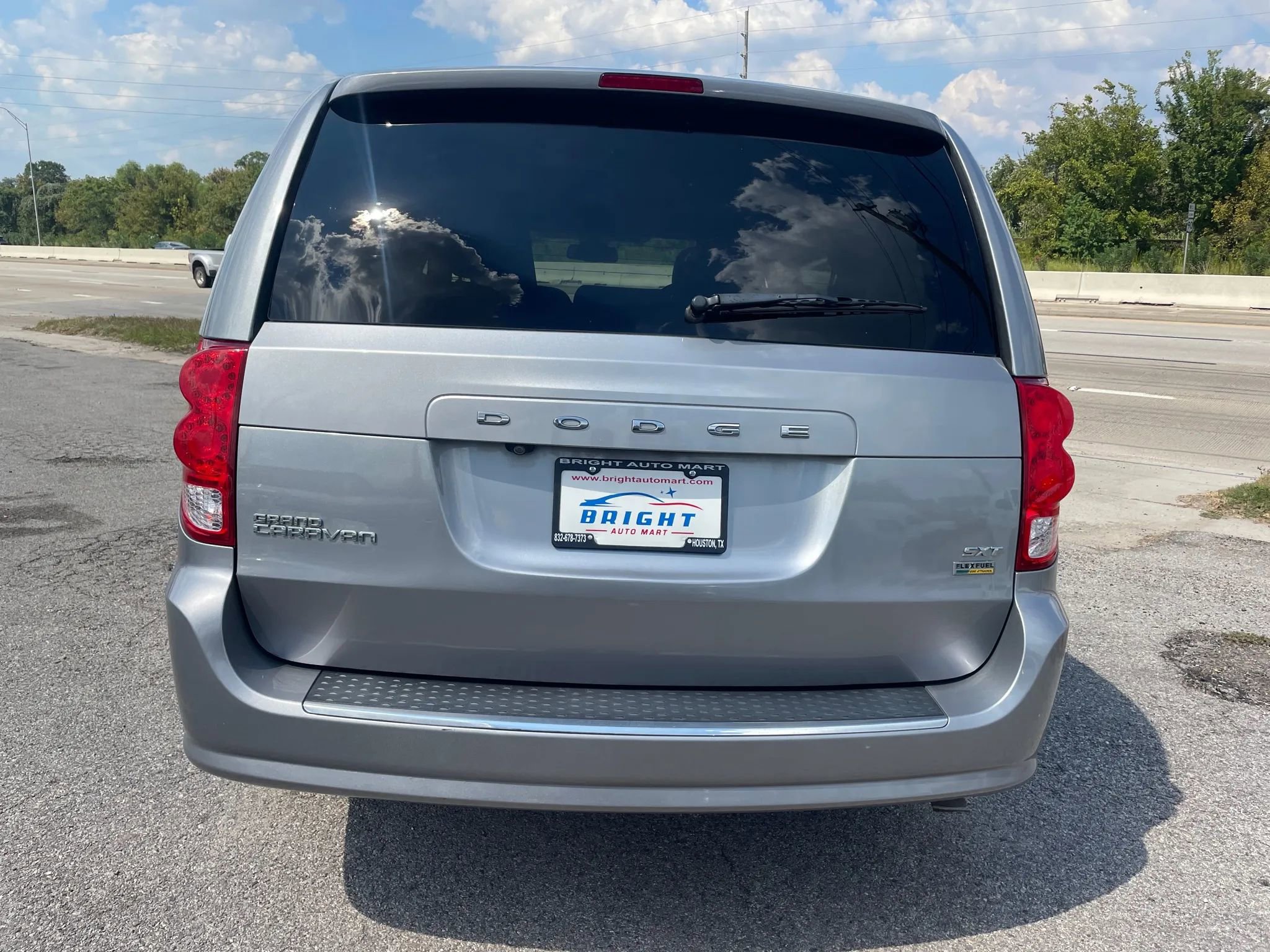 Used 2019 Dodge Grand Caravan SXT image 3