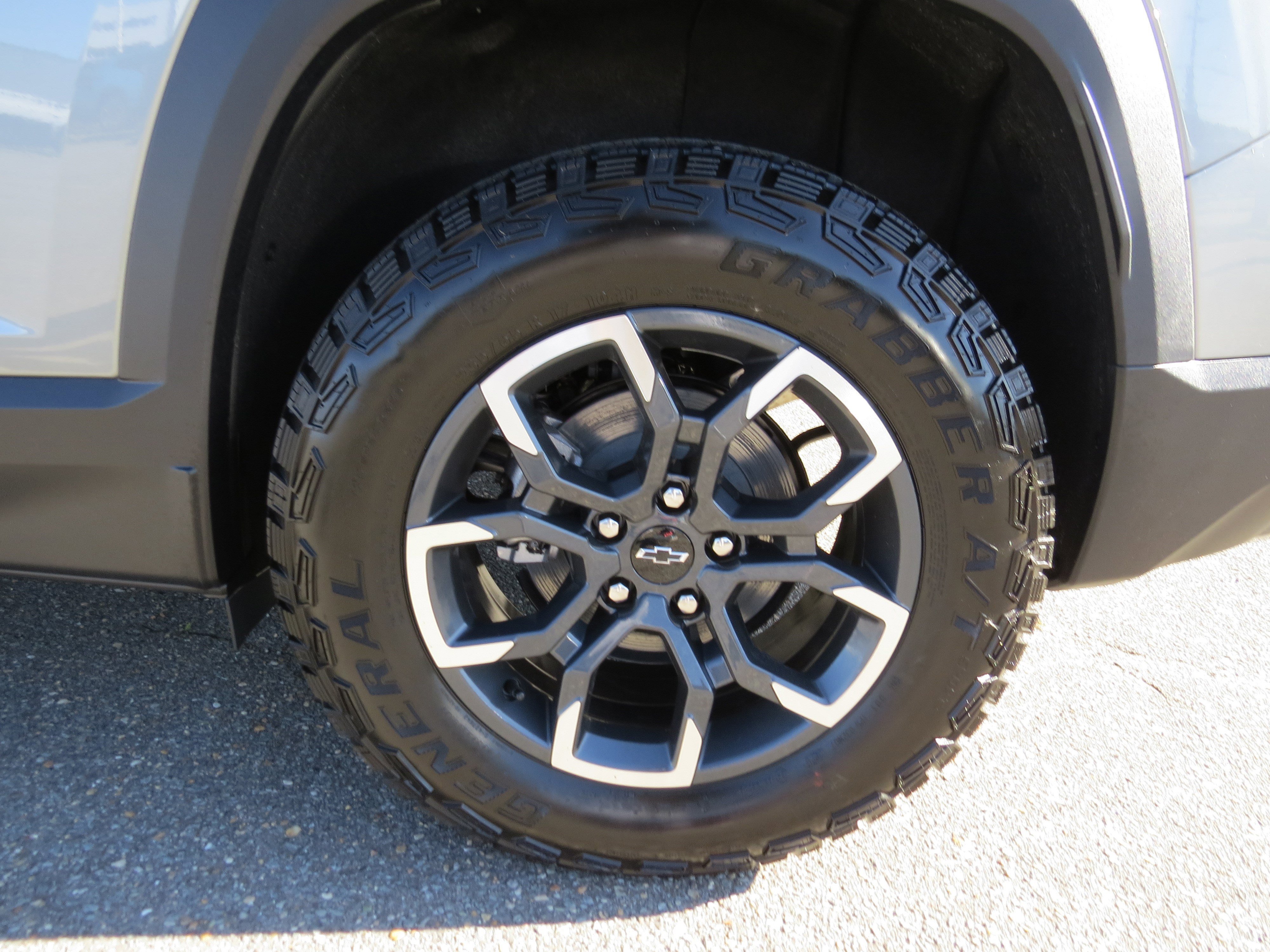 New 2026 Chevrolet Equinox ACTIV w/ Safety and Technology Package image 12